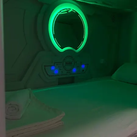 Bambu Hostel Capsules-3